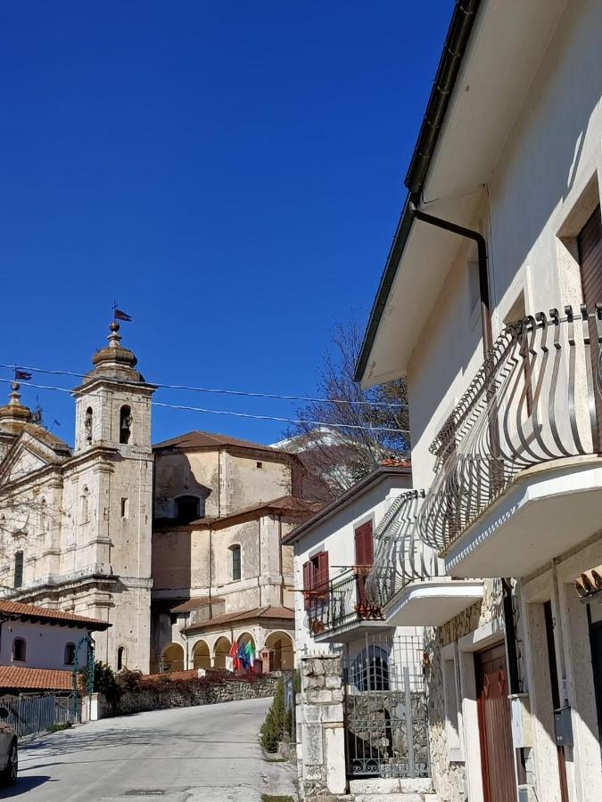 Casa Vacanze L'Agrifoglio Vila Castel Di Sangro Exterior foto